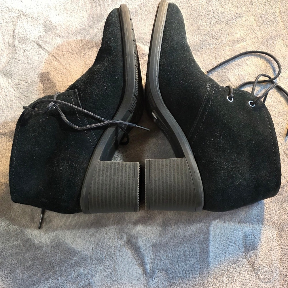Modern Classic Clarks Women 9 Black Suede Lace Up Block Heel Chukka Ankle Boots - Picture 3 of 14